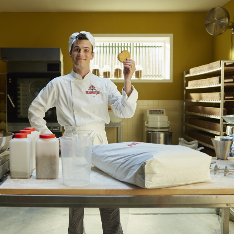 Bakker Daan met beschuit sample logo personificatie